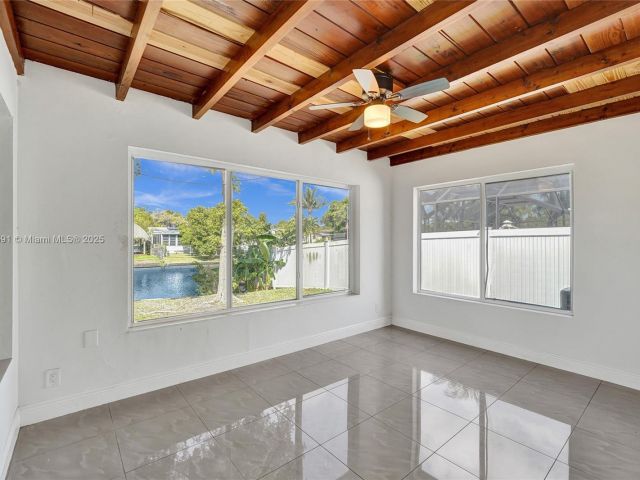 Продажа дома по адресу 924 N 30th Rd - фото 5876688