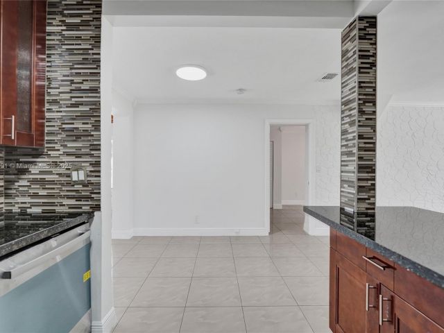 Продажа дома по адресу 924 N 30th Rd - фото 5876690