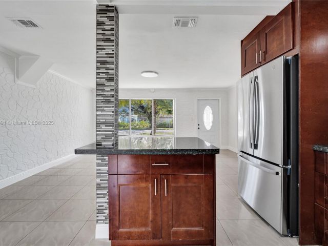 Продажа дома по адресу 924 N 30th Rd - фото 5876692