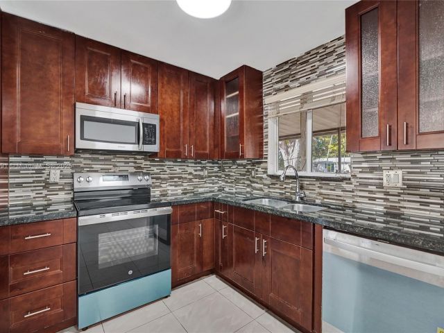 Продажа дома по адресу 924 N 30th Rd - фото 5876693