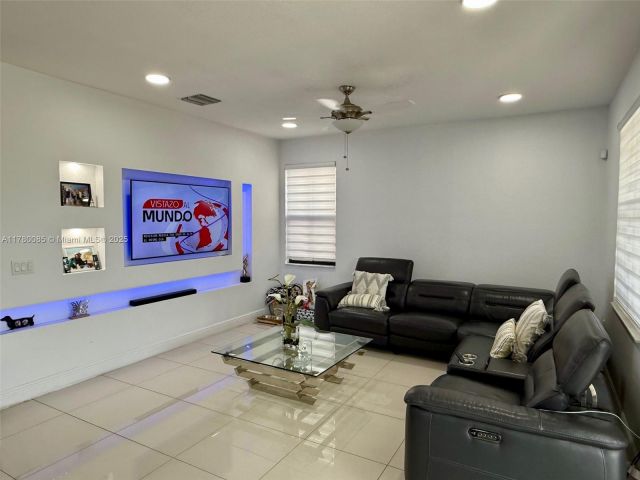 Продажа дома по адресу 10060 NW 86th Ter - фото 5861162