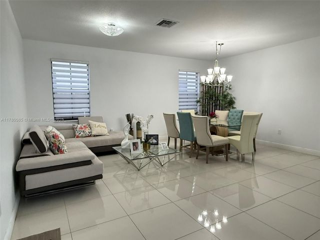 Продажа дома по адресу 10060 NW 86th Ter - фото 6122291