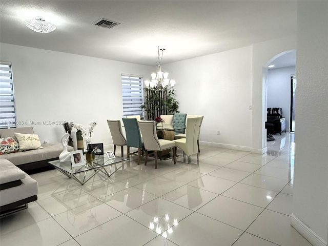 Продажа дома по адресу 10060 NW 86th Ter - фото 6122294