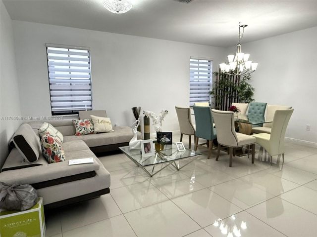 Продажа дома по адресу 10060 NW 86th Ter - фото 6122295