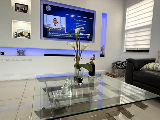 Продажа дома по адресу 10060 NW 86th Ter - фото 6122297