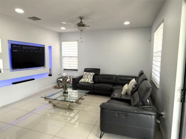 Продажа дома по адресу 10060 NW 86th Ter - фото 6122302