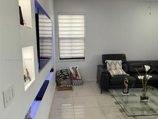 Продажа дома по адресу 10060 NW 86th Ter - фото 6122304