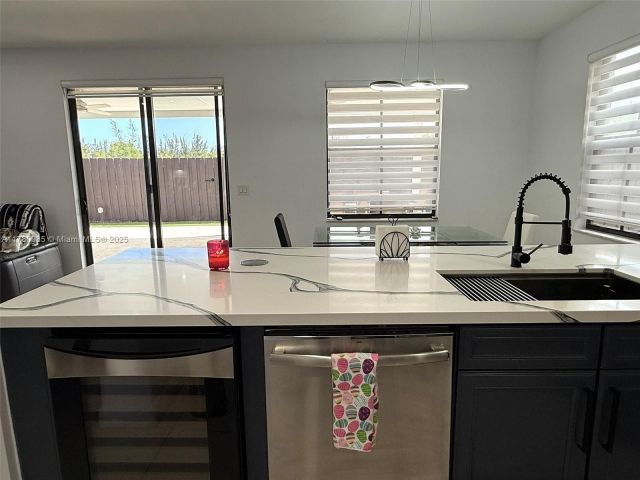 Продажа дома по адресу 10060 NW 86th Ter - фото 6122305