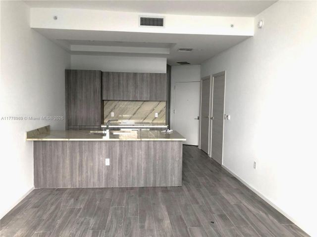 Продажа квартиры #5108 - фото 5917193