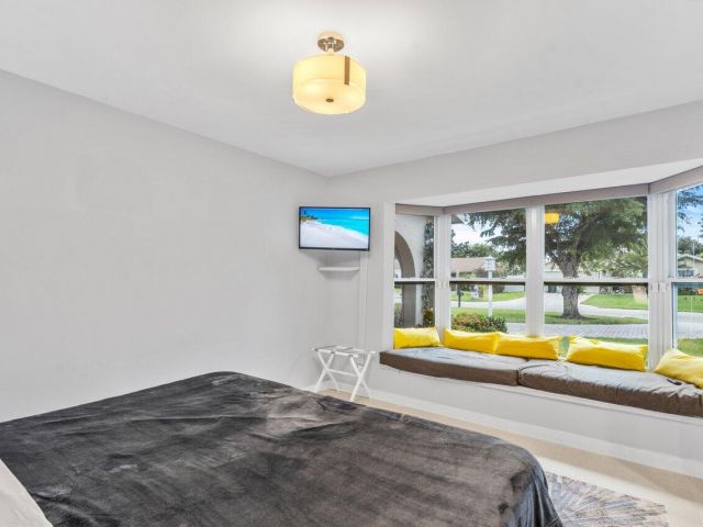 Дом в аренду по адресу 717 Heron Drive - фото 5880207