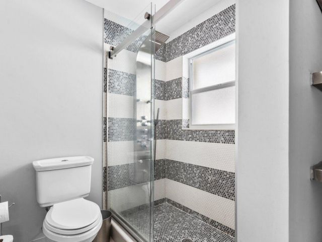 Дом в аренду по адресу 717 Heron Drive - фото 5880209