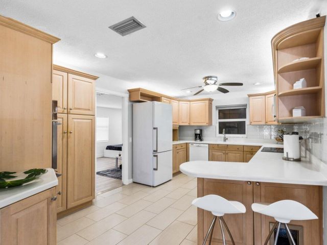 Дом в аренду по адресу 717 Heron Drive - фото 5880214