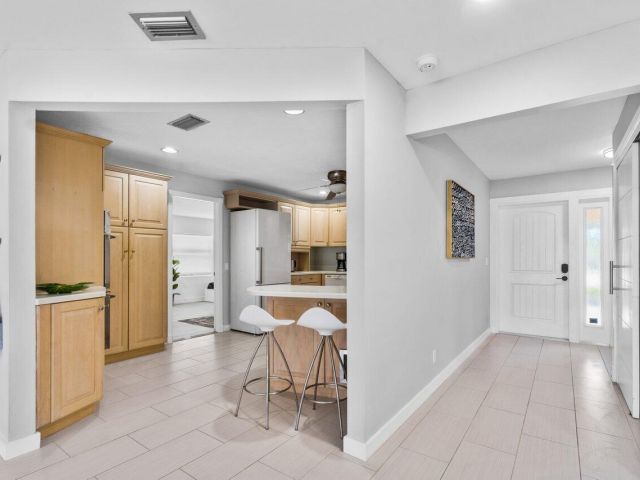 Дом в аренду по адресу 717 Heron Drive - фото 5880215