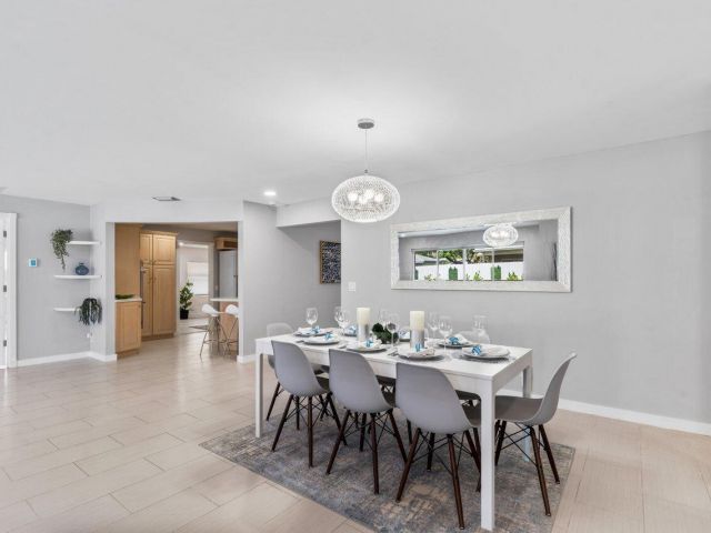 Дом в аренду по адресу 717 Heron Drive - фото 5880219