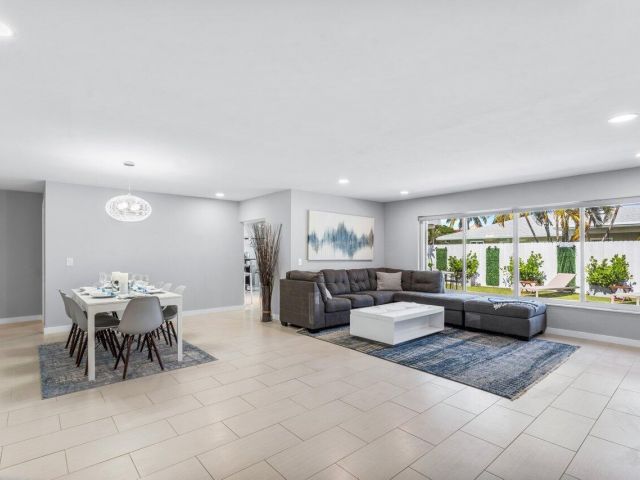 Дом в аренду по адресу 717 Heron Drive - фото 5880220