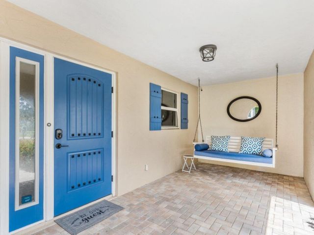 Дом в аренду по адресу 717 Heron Drive - фото 5880221