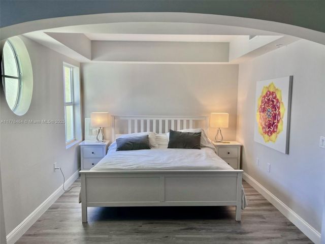 Дом в аренду по адресу 2051 SE 3rd St TH11 - фото 5895416