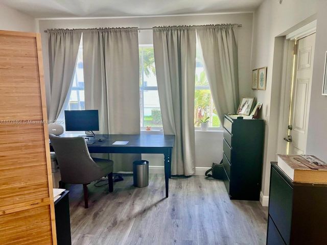 Дом в аренду по адресу 2051 SE 3rd St TH11 - фото 5895417