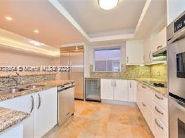 Дом в аренду по адресу 2051 SE 3rd St TH11 - фото 5895418