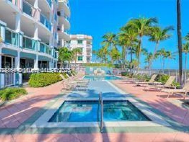 Дом в аренду по адресу 2051 SE 3rd St TH11 - фото 5895425