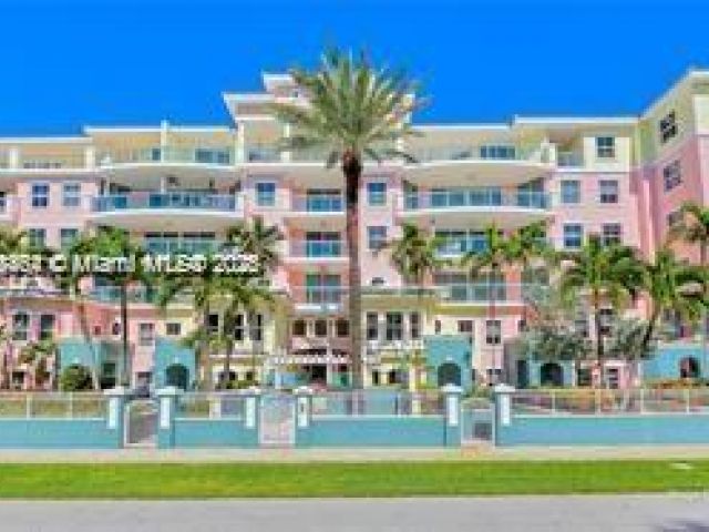 Дом в аренду по адресу 2051 SE 3rd St TH11 - фото 5895427