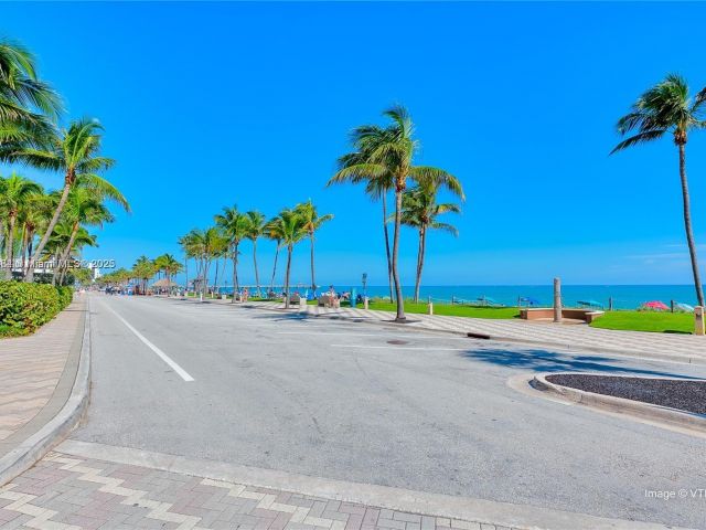 Дом в аренду по адресу 2051 SE 3rd St TH11 - фото 5895429