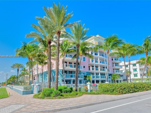 Дом в аренду по адресу 2051 SE 3rd St TH11 - фото 5895433