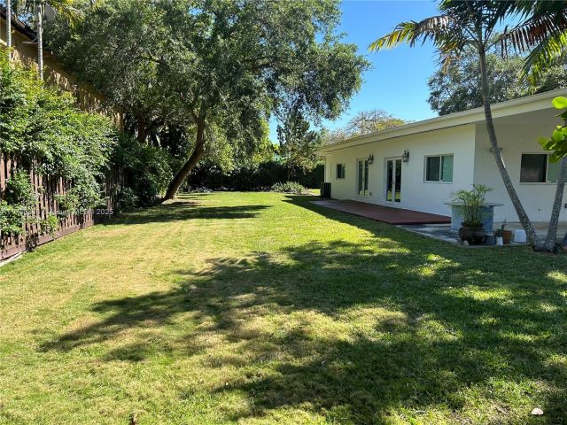 Дом в аренду по адресу 5495 SW 68th Ave - фото 6056347