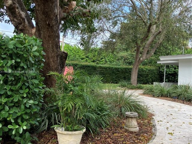 Дом в аренду по адресу 5495 SW 68th Ave - фото 6056349