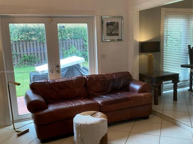 Дом в аренду по адресу 5495 SW 68th Ave - фото 6056352