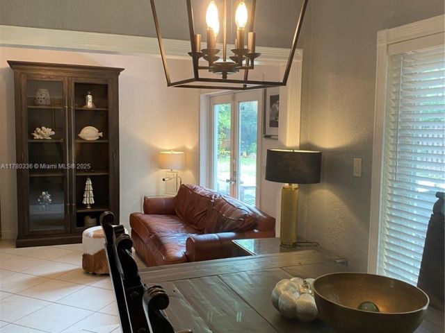 Дом в аренду по адресу 5495 SW 68th Ave - фото 6056354