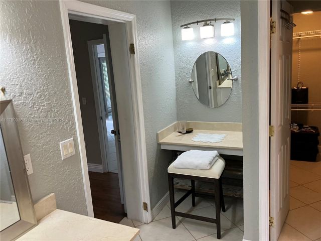 Дом в аренду по адресу 5495 SW 68th Ave - фото 6056357