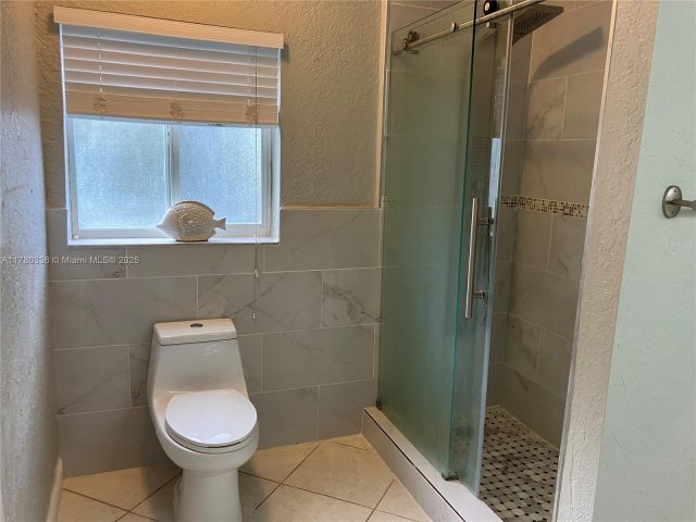 Дом в аренду по адресу 5495 SW 68th Ave - фото 6056359