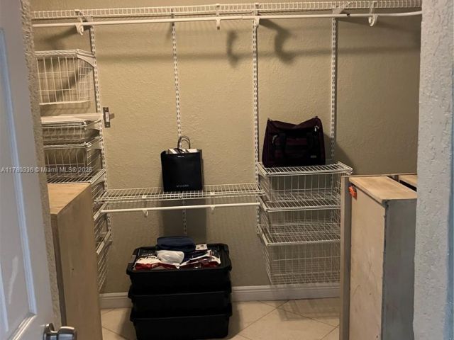 Дом в аренду по адресу 5495 SW 68th Ave - фото 6056362