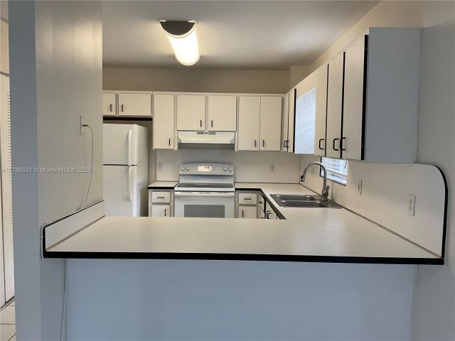 Дом в аренду по адресу 2050 NE 140 11 - фото 5857706