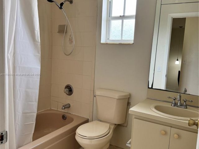 Дом в аренду по адресу 2050 NE 140 11 - фото 6271949