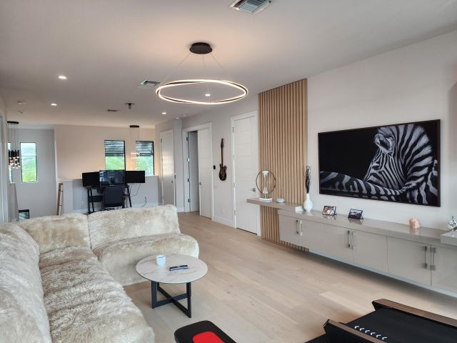 Продажа дома по адресу 770 Enfield Street - фото 5942710