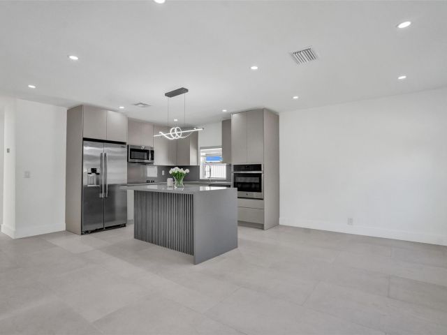 Продажа дома по адресу 1010 N 16th Ave - фото 6016101