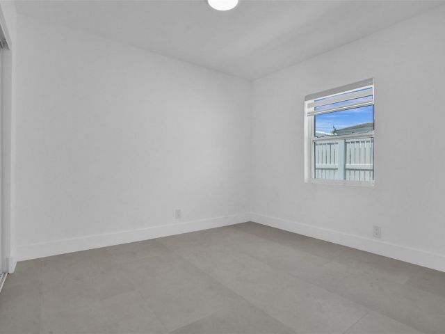 Продажа дома по адресу 1010 N 16th Ave - фото 6016106