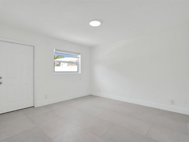 Продажа дома по адресу 1010 N 16th Ave - фото 6016110