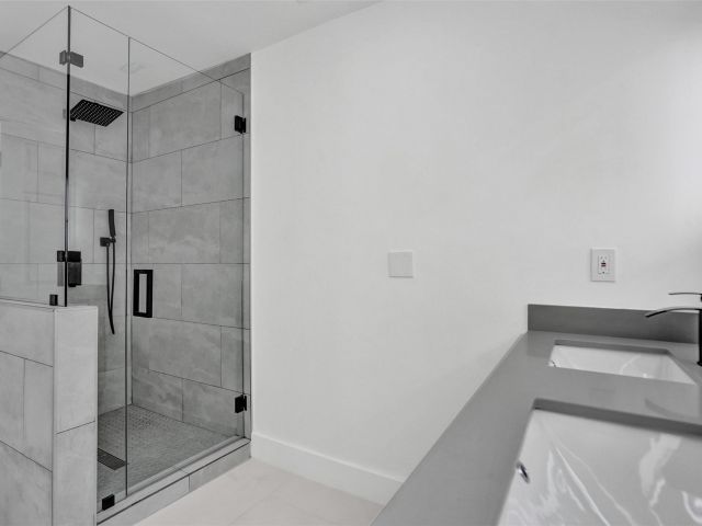 Продажа дома по адресу 1010 N 16th Ave - фото 6016113