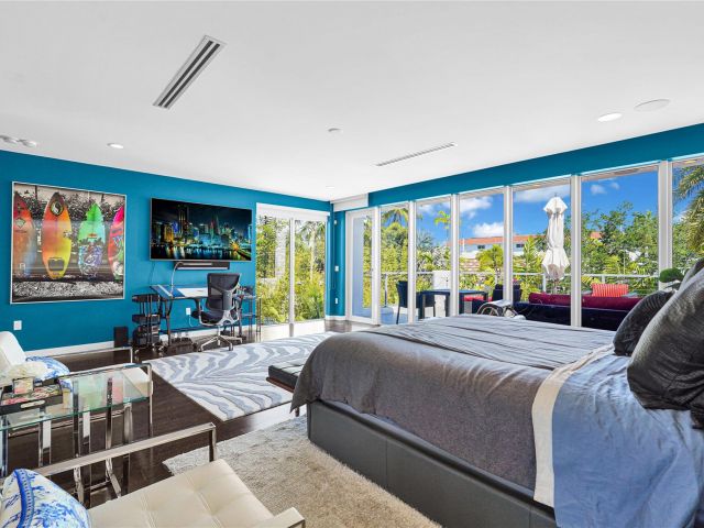 Продажа дома по адресу 1312 SE 2nd St - фото 6010559