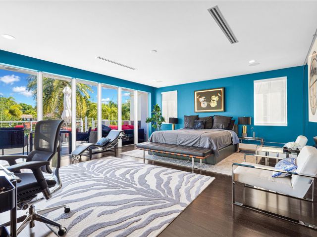 Продажа дома по адресу 1312 SE 2nd St - фото 6010560