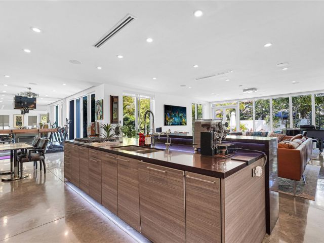 Продажа дома по адресу 1312 SE 2nd St - фото 6010568