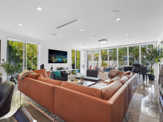 Продажа дома по адресу 1312 SE 2nd St - фото 6010570