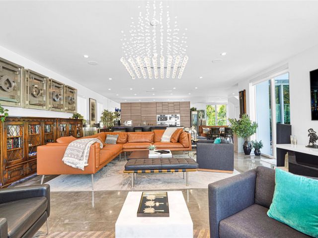 Продажа дома по адресу 1312 SE 2nd St - фото 6010571