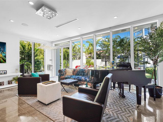 Продажа дома по адресу 1312 SE 2nd St - фото 6010572