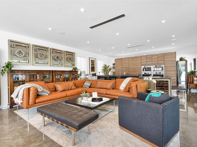 Продажа дома по адресу 1312 SE 2nd St - фото 6010574