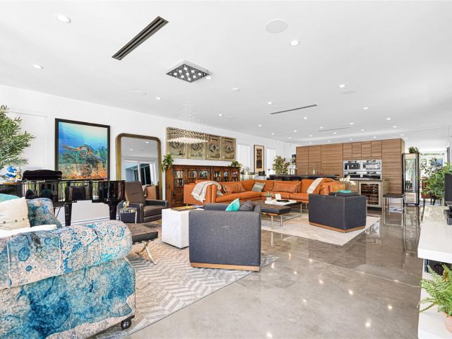 Продажа дома по адресу 1312 SE 2nd St - фото 6010575