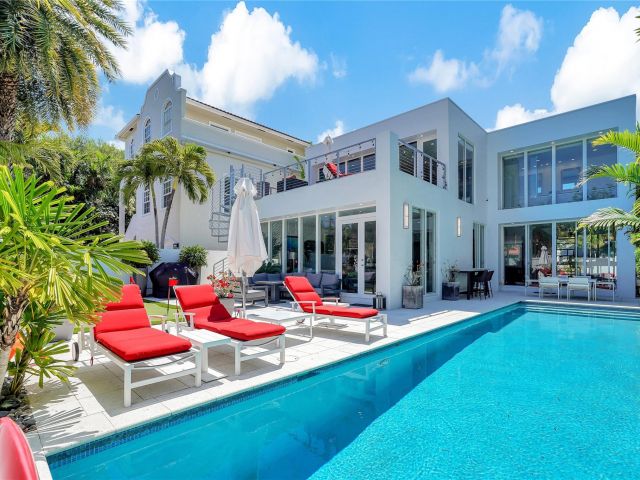 Продажа дома по адресу 1312 SE 2nd St - фото 6010576